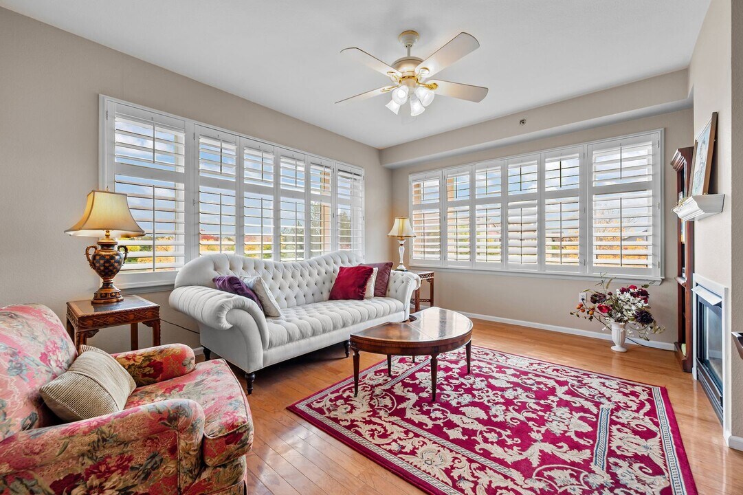 2894 W Riverwalk Cir in Littleton, CO - Building Photo