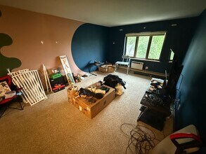425 E Henry Clay St in Whitefish Bay, WI - Building Photo - Building Photo