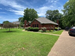 2300 Brigadoon Dr in Fort Smith, AR - Building Photo - Building Photo