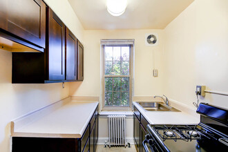 3035 Massachusetts Ave SE in Washington, DC - Building Photo - Interior Photo