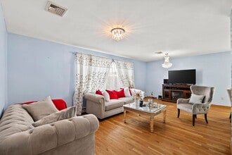 391 Taylor Ave in Hackensack, NJ - Building Photo - Building Photo