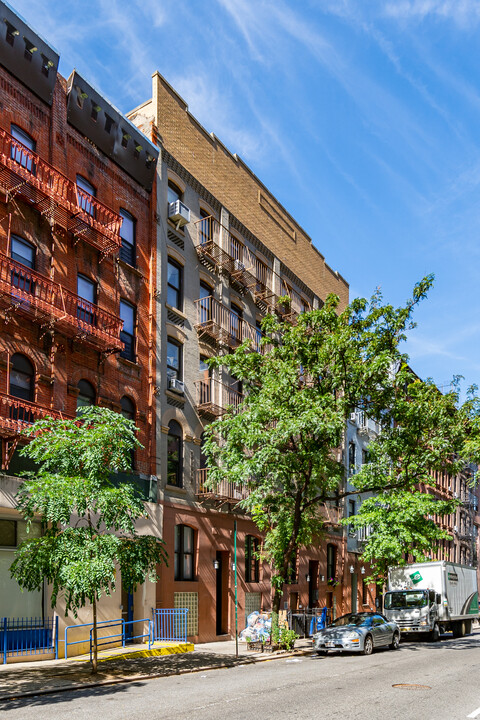 520-522 W 50th St in New York, NY - Foto de edificio