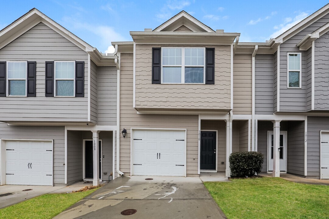 1010 Highwood Ln in East Point, GA - Foto de edificio