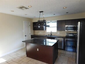 4718 Blueberry Hill Dr in Houston, TX - Building Photo - Building Photo