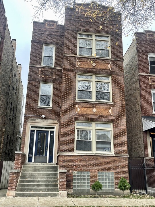 2621 N Hamlin Ave in Chicago, IL - Building Photo