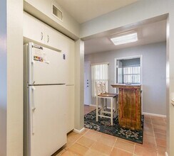 6085 Bahia Del Mar Cir N in St. Petersburg, FL - Building Photo - Building Photo