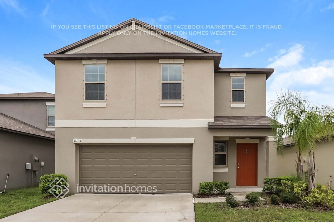 11223 Riley Pines Cir in Gibsonton, FL - Building Photo