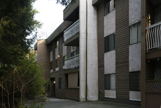 Cottonwood Terrace in Coquitlam, BC - Building Photo - Building Photo