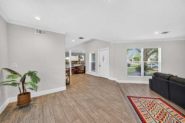 property at 818 Silvergate Dr