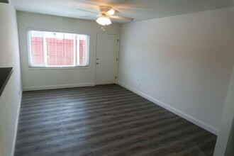 568-570 10th St in Imperial Beach, CA - Foto de edificio - Building Photo