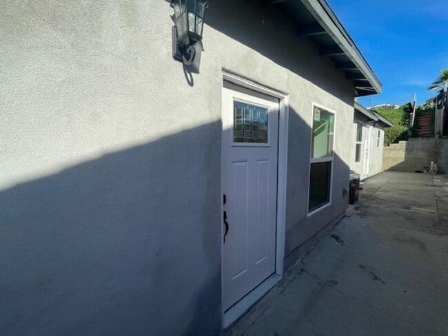 2145 Calle Serena in San Diego, CA - Building Photo - Building Photo