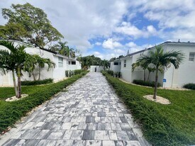 2315 Taylor St in Hollywood, FL - Building Photo