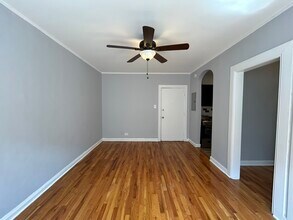 6956 N Ashland Ave in Chicago, IL - Building Photo - Building Photo