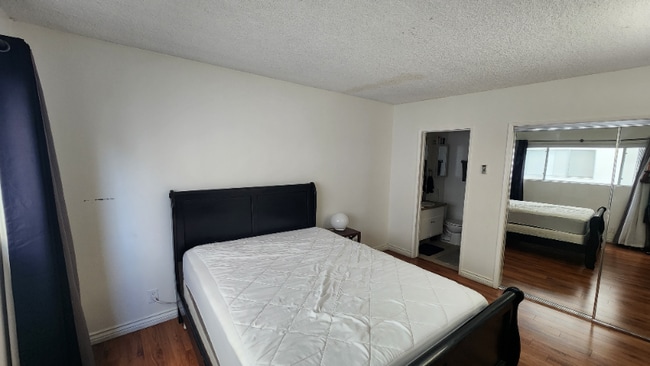 310 S Almont Dr in Los Angeles, CA - Building Photo - Building Photo