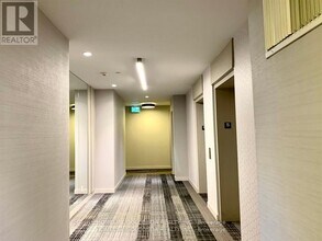 128 Fairview Mall Dr in Toronto, ON - Building Photo - Building Photo