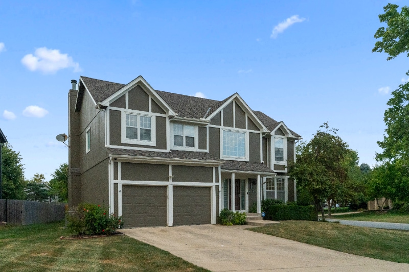 12443 Benson St in Overland Park, KS - Building Photo