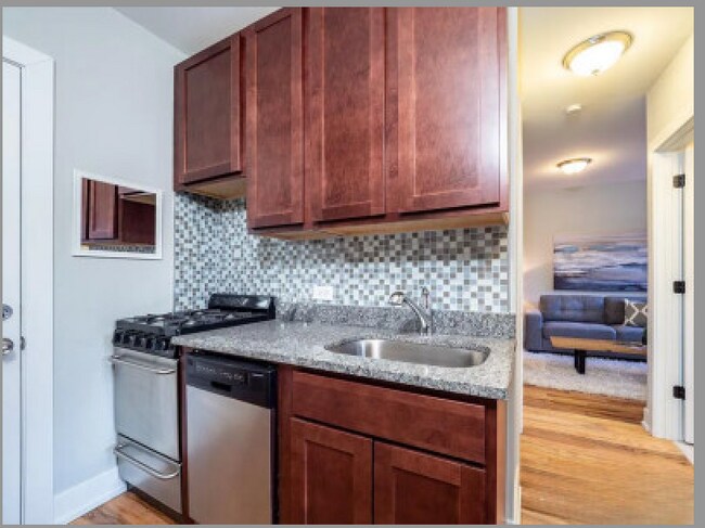 2909 N Mildred Ave, Unit CC2 in Chicago, IL - Building Photo - Building Photo