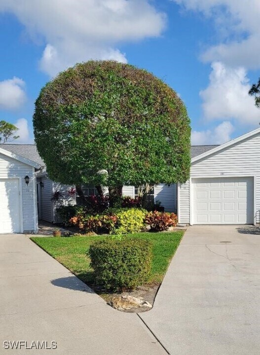 118 Quail Forest Blvd in Naples, FL - Building Photo