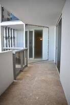 6039 Collins Ave in Miami Beach, FL - Building Photo - Building Photo