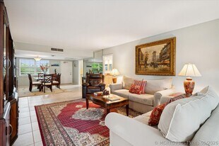 3900 Oaks Clubhouse Dr in Pompano Beach, FL - Building Photo