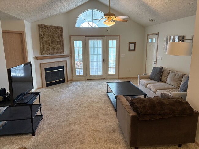 388 Park Woods Ln in Powell, OH - Foto de edificio - Building Photo