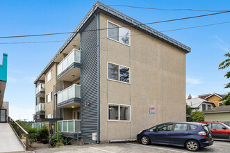 812 N 42nd St, Unit 102 in Seattle, WA - Building Photo - Building Photo