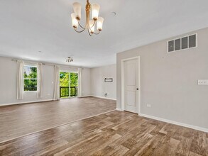 1464 Lake Ridge Ct in Mundelein, IL - Building Photo - Building Photo