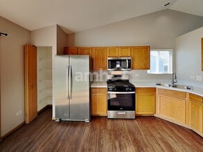 1012 Mission Blvd in Joliet, IL - Foto de edificio - Building Photo