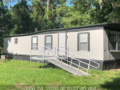 221 Gail Dr in Satsuma, FL - Building Photo