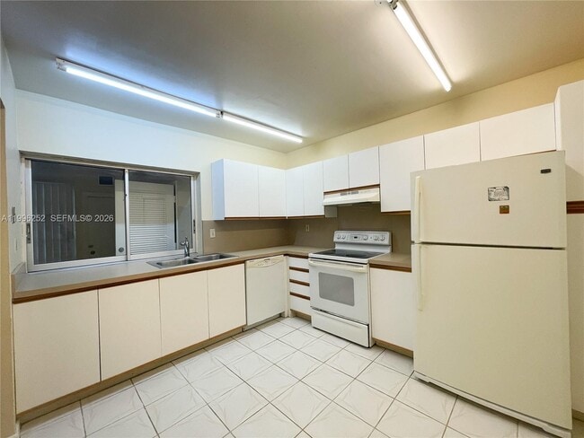 16924 SW 112th Ct in Miami, FL - Building Photo - Building Photo