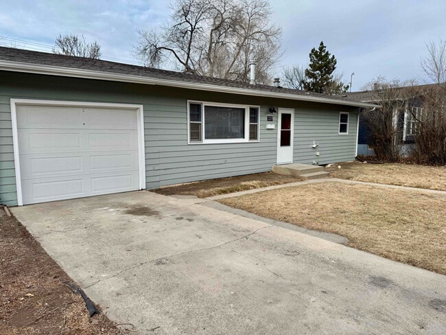 property at 2219 Cruz Dr