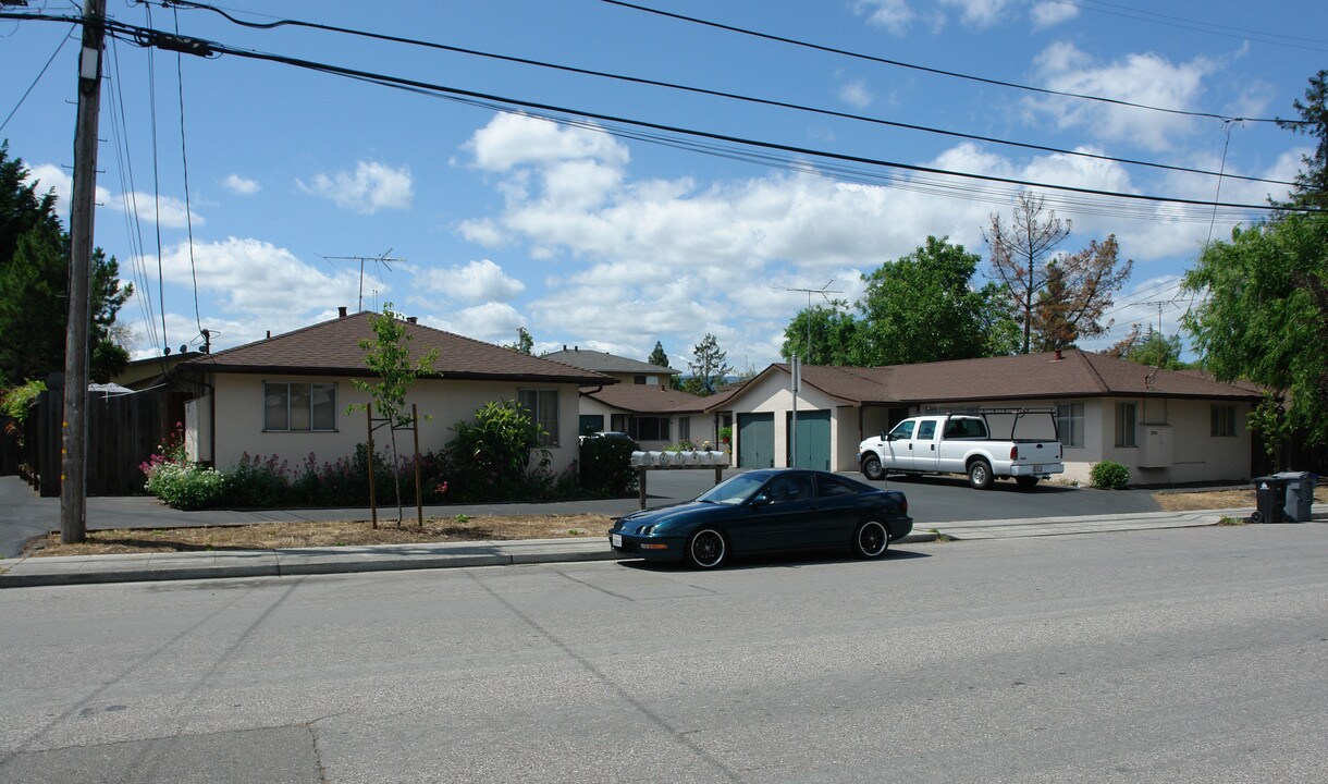 2143 Wyandotte St in Mountain View, CA - Building Photo