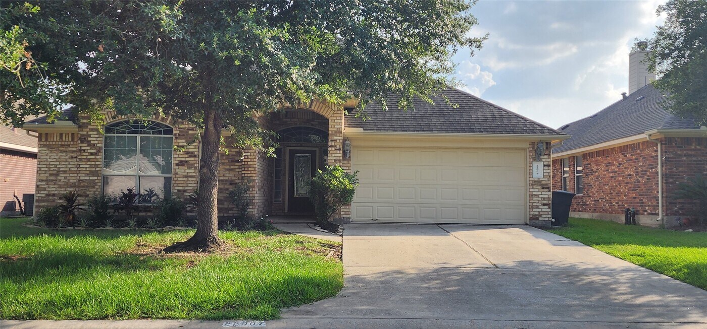 22907 Lily Creek Dr in Tomball, TX - Building Photo