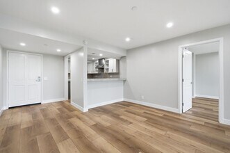 240 Nice Ln in Newport Beach, CA - Building Photo - Building Photo