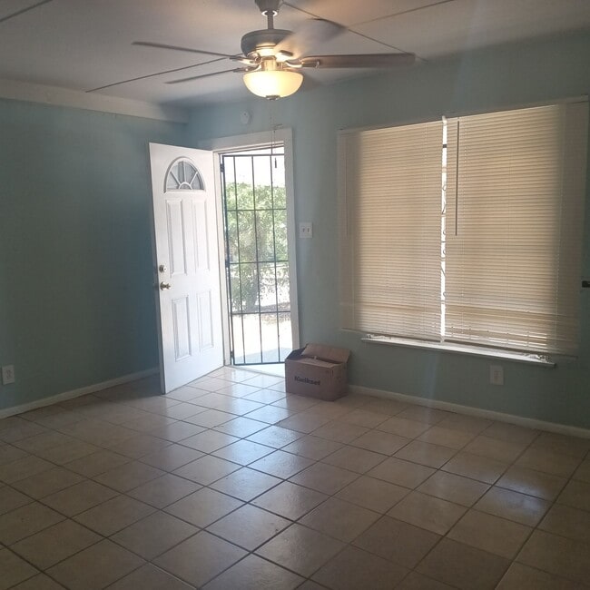 property at 2315 E Crockett St