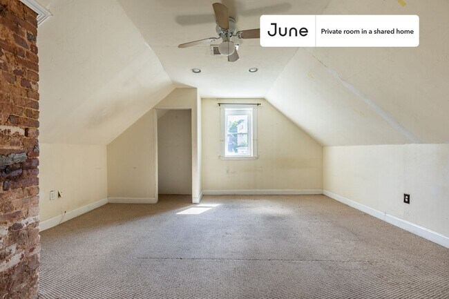 61 Hillside St photo'