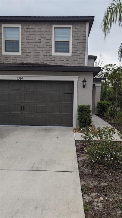 1384 White Fox Run in Lutz, FL - Building Photo