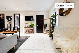 320 Manhattan Ave in New York, NY - Foto de edificio - Building Photo