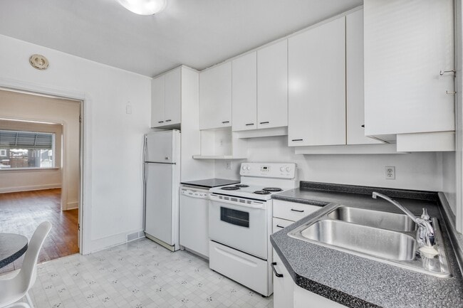 property at 806 Garfield St N