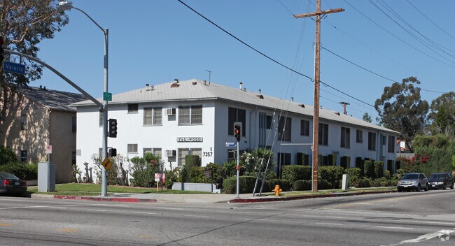 7357 Woodman Ave Photo