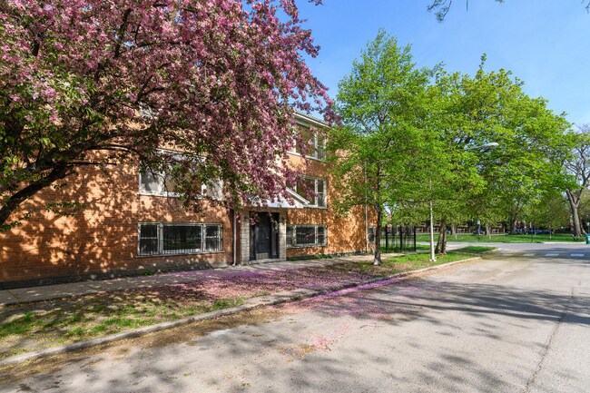 2128 N Whipple St in Chicago, IL - Foto de edificio - Building Photo