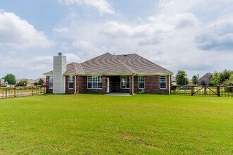 9500 Helmsley Cir in Montgomery, AL - Foto de edificio - Building Photo