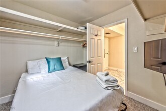 3784 E Pama Ln in Las Vegas, NV - Foto de edificio - Building Photo