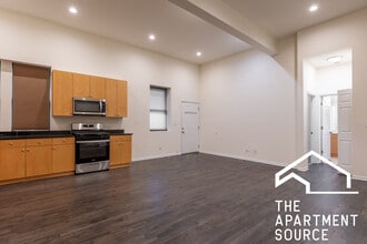 1260 N Greenview Ave, Unit 1R in Chicago, IL - Building Photo - Building Photo