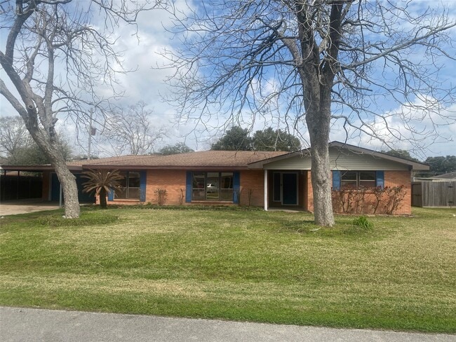 property at 8102 Dellanera Rd