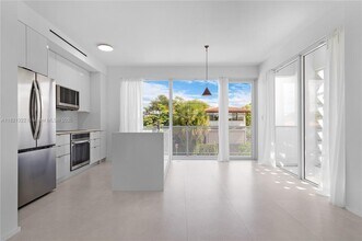 4432 W Flagler St in Miami, FL - Building Photo - Building Photo