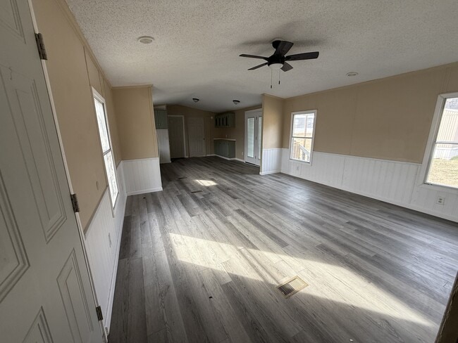 738 Old Clemson Hwy in Seneca, SC - Building Photo - Building Photo