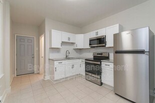 725 W Luzerne St in Philadelphia, PA - Building Photo