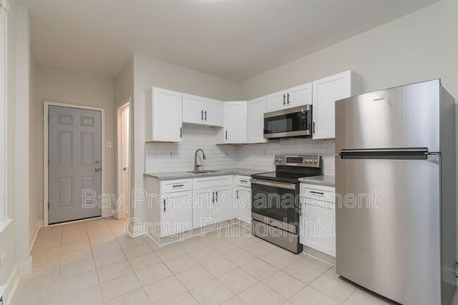 property at 725 W Luzerne St