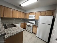 2120 Bavington Dr in Las Vegas, NV - Building Photo - Building Photo